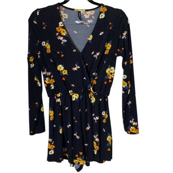 🍁 Divided size 6 Romper Black with Floral Print Long Sleeve - Picture 1 of 4